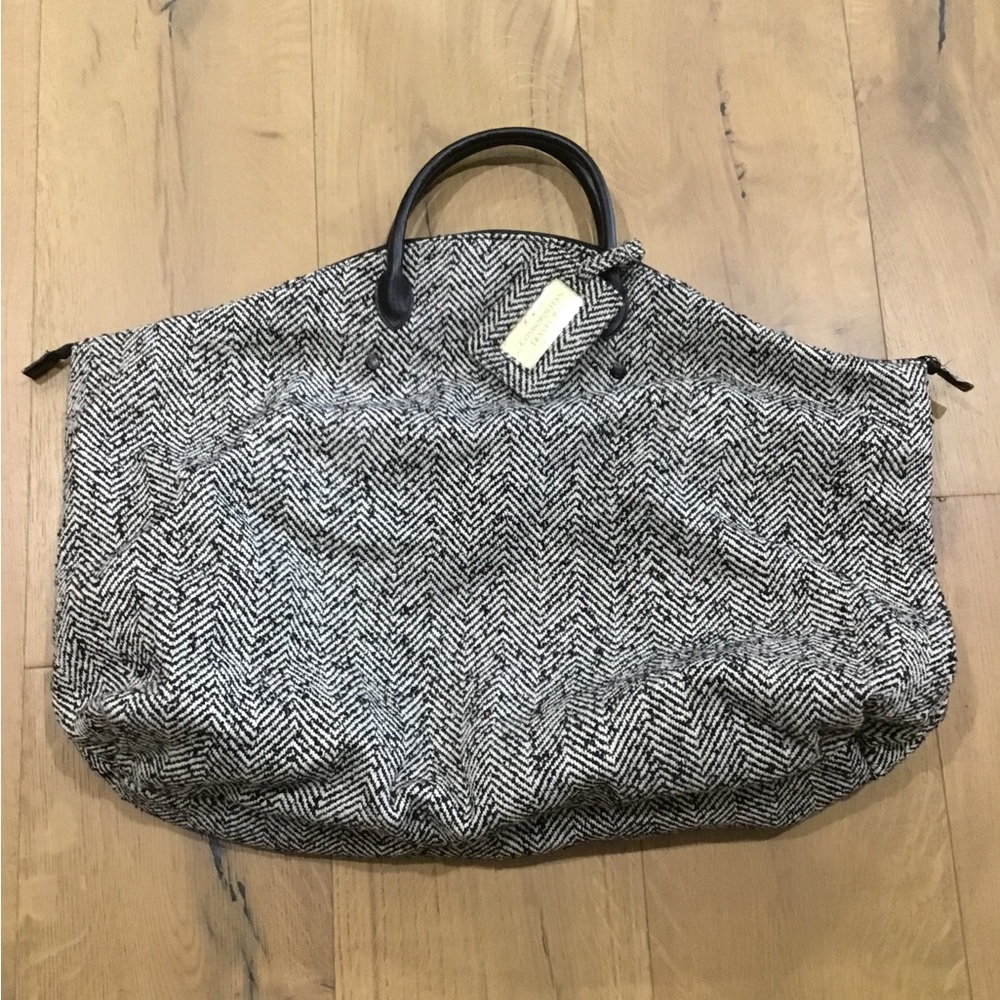 Lightweight wool travel tote with key tag